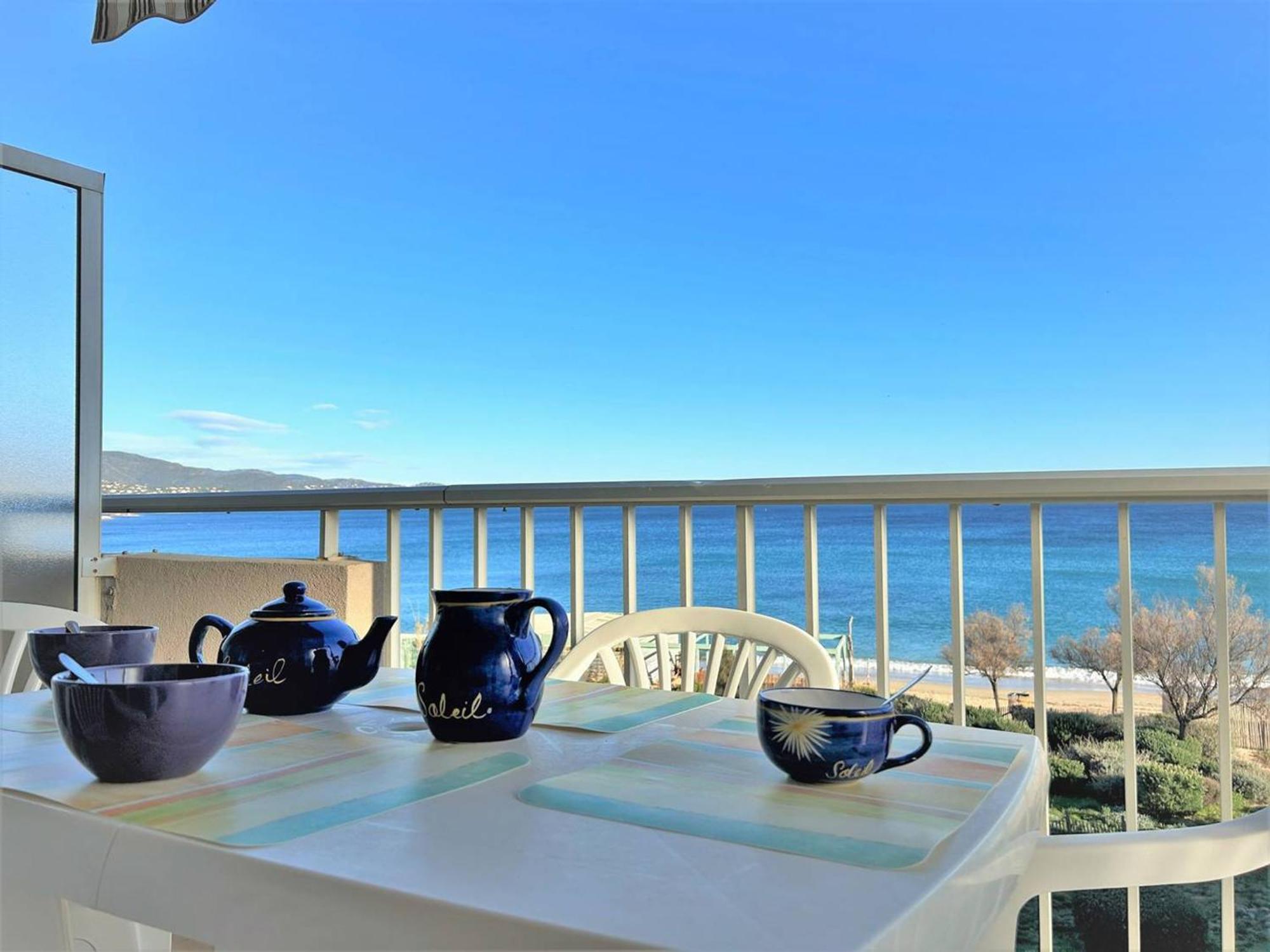 Апартаменты Au Lavandou Avec Terrasse Et Vue - Fr-1-251-237